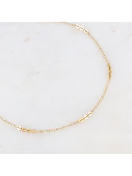 Collier sur chaîne avec des...